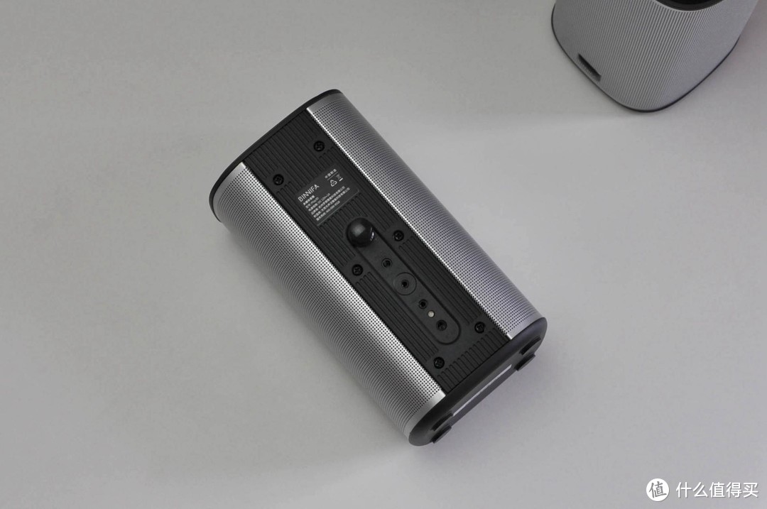 蓝牙5.0+AUX自由连接，BINNIFA金属重低音2.1蓝牙音箱Play 3D评测