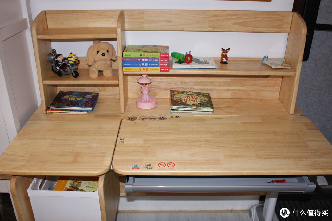 斯芬达勤学者学习桌 给孩子一块自己的快乐小空间