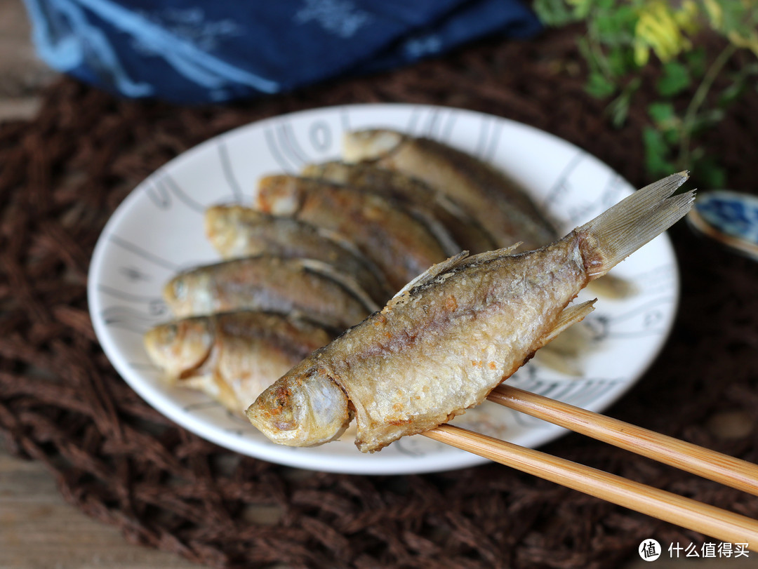 煎鱼总破皮？大厨：记住这3个小技巧，鱼皮不破，味道更鲜美