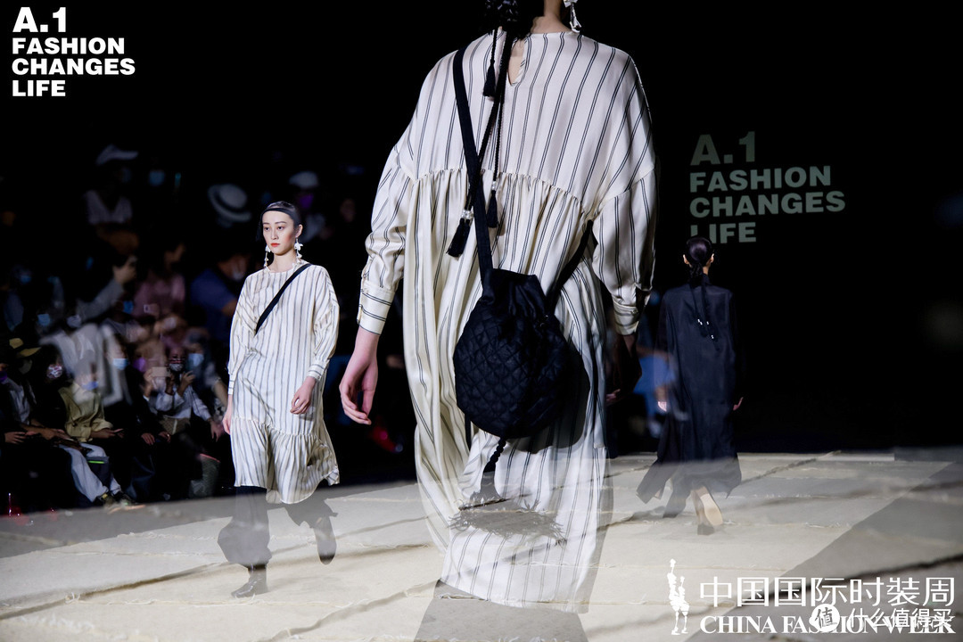 带你看一场又仙又飒的时装秀，「A·1 FASHION CHANGES LIFE」2022春夏系列大秀