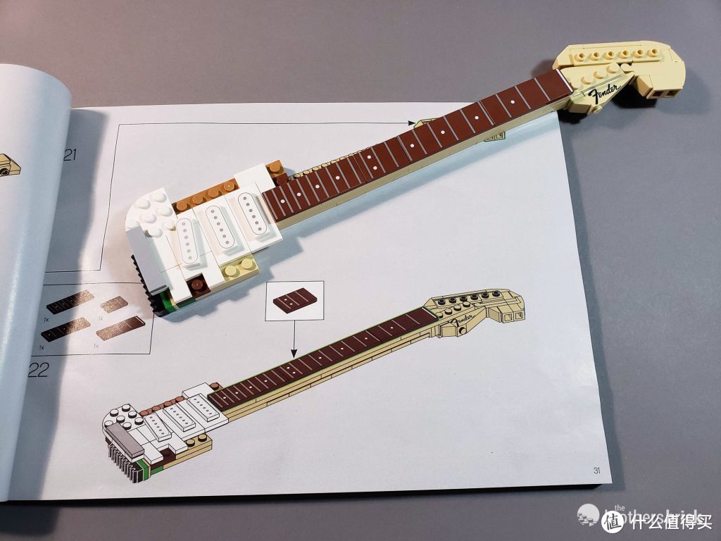  兄弟积木评测：即将发售的21329Fender Stratocaster吉他套装