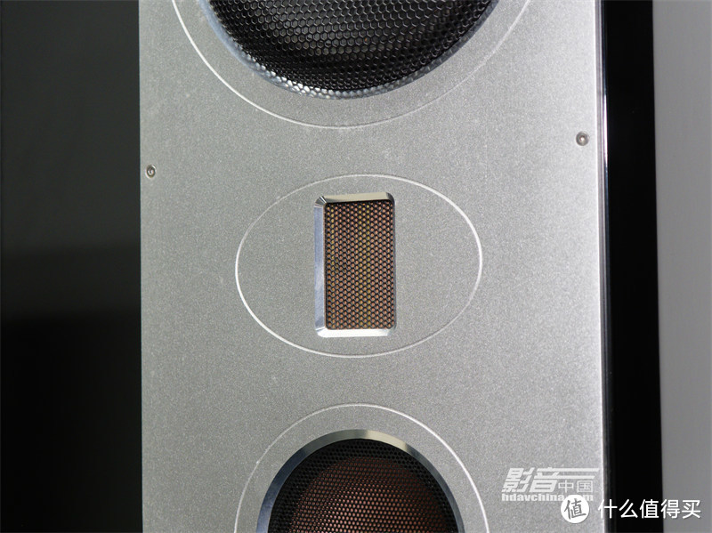 RH6系统所有音箱都配备了高频延伸可达至20kHz的惠威专利等磁场带式高音单元