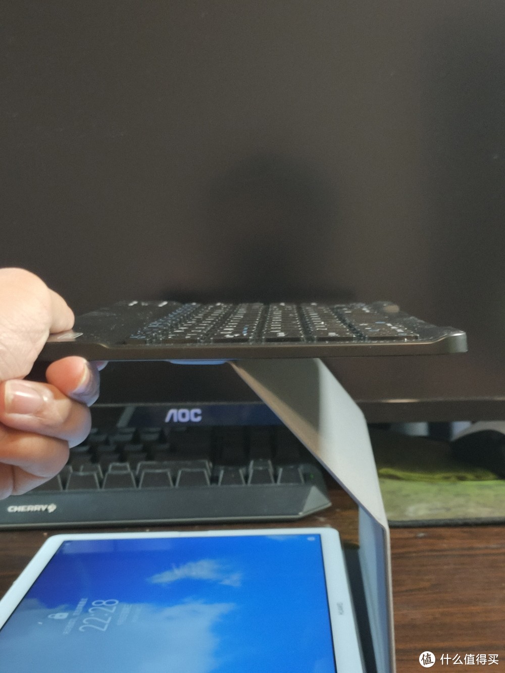 一块铁板的生产力之旅——二十块钱的蓝牙键盘体验如何？