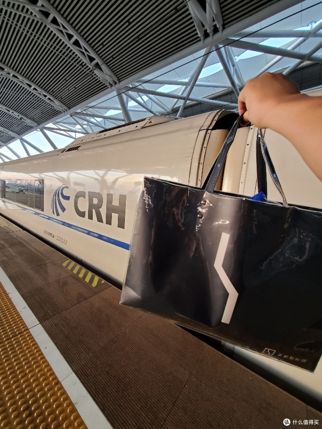 活动结束,高铁回家窗户外面的晚霞好美活动圆满结束,收拾行李继续跟
