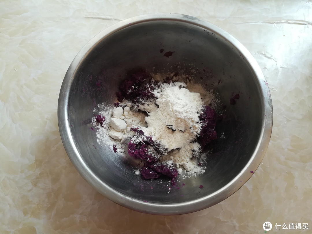 2个紫薯半碗粉，无油无糖热量低，三两下做一盘，健康美味又抵饿