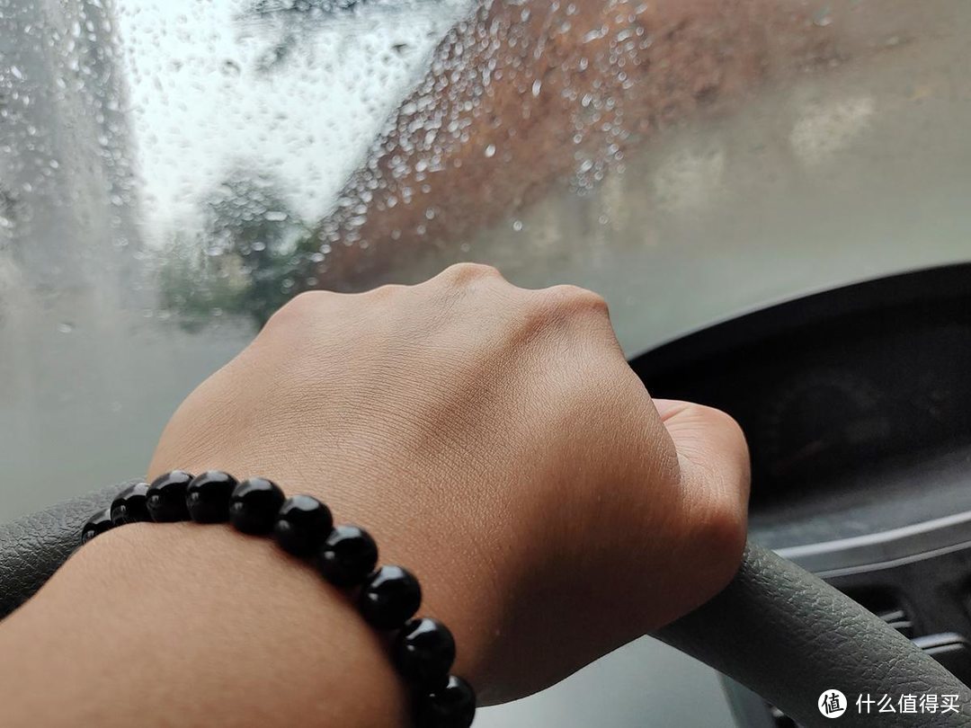 新手雨中练车行驶与长距离驾驶后的肌肉记忆