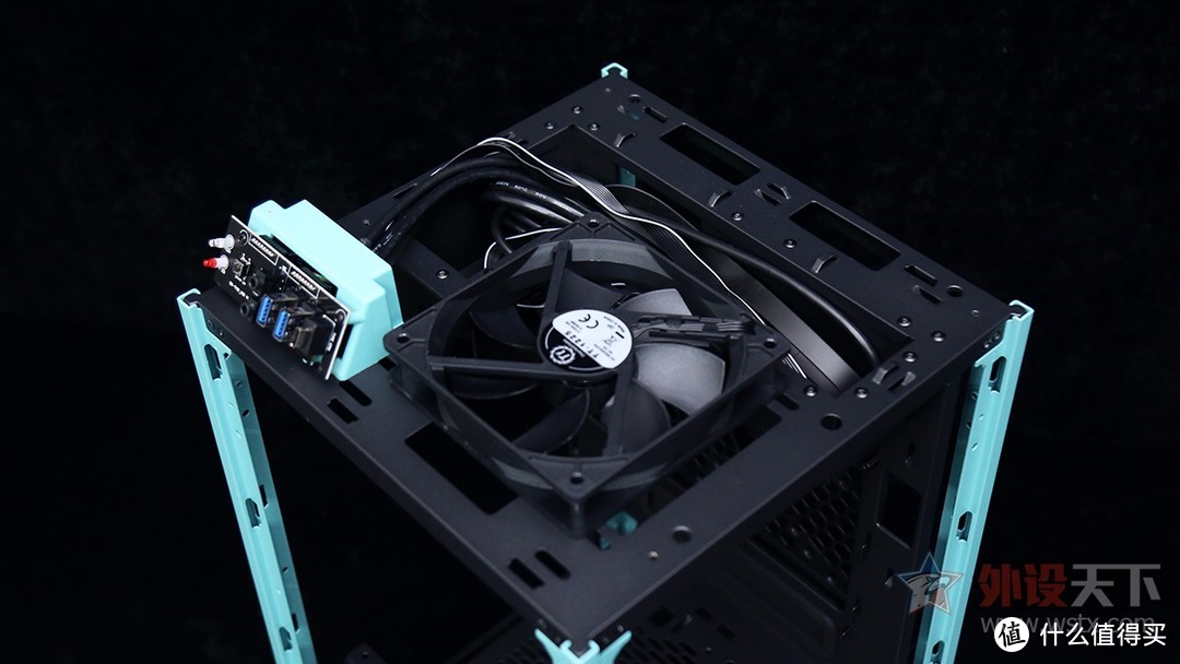 Thermaltake The Tower 100机箱简评：多彩外观的硬件展示箱