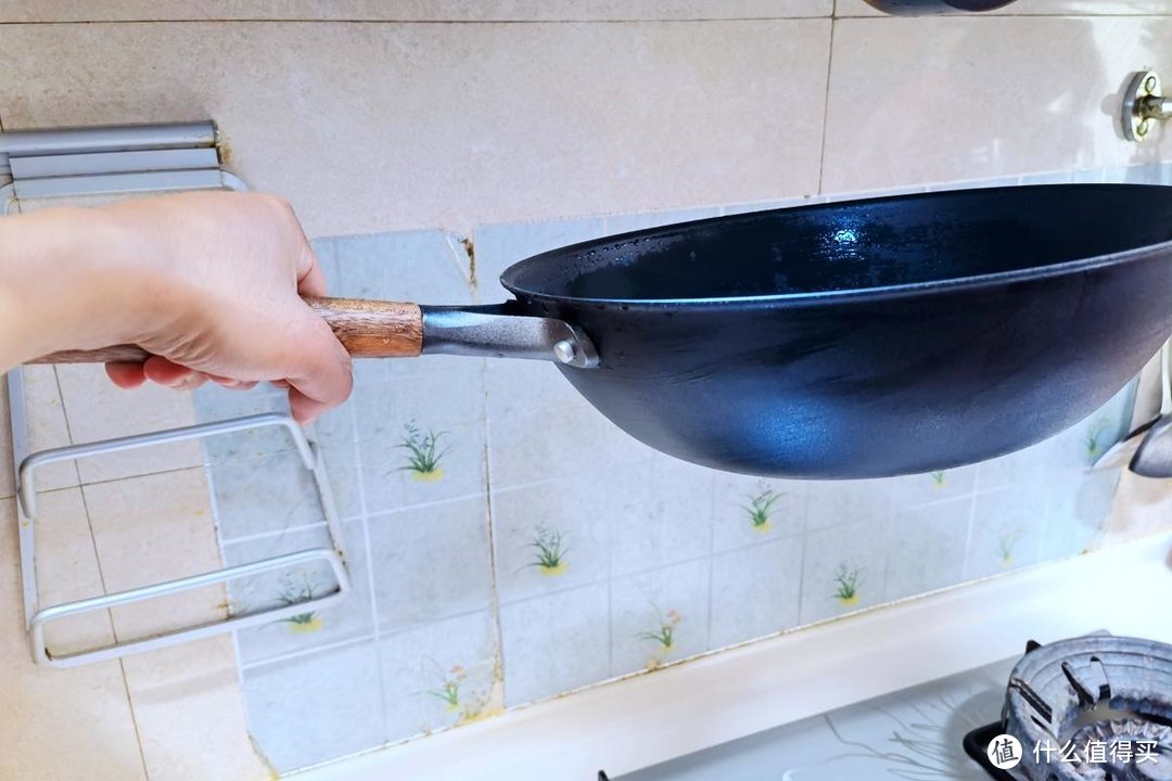 三禾窒氮轻铁锅：可单手轻松颠起的无涂层铁锅