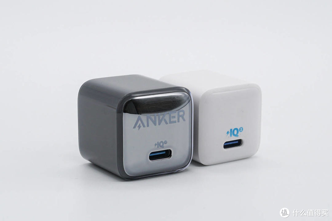 Anker安克安芯充上手体验：配色工艺再度升级，不能再小的20W充电器