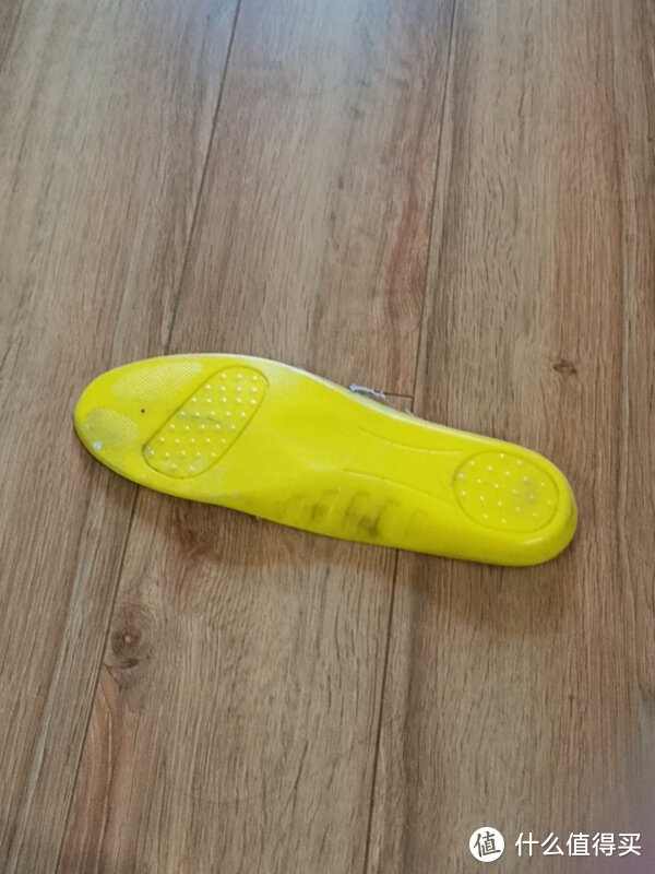 一款抗菌除臭的运动鞋垫