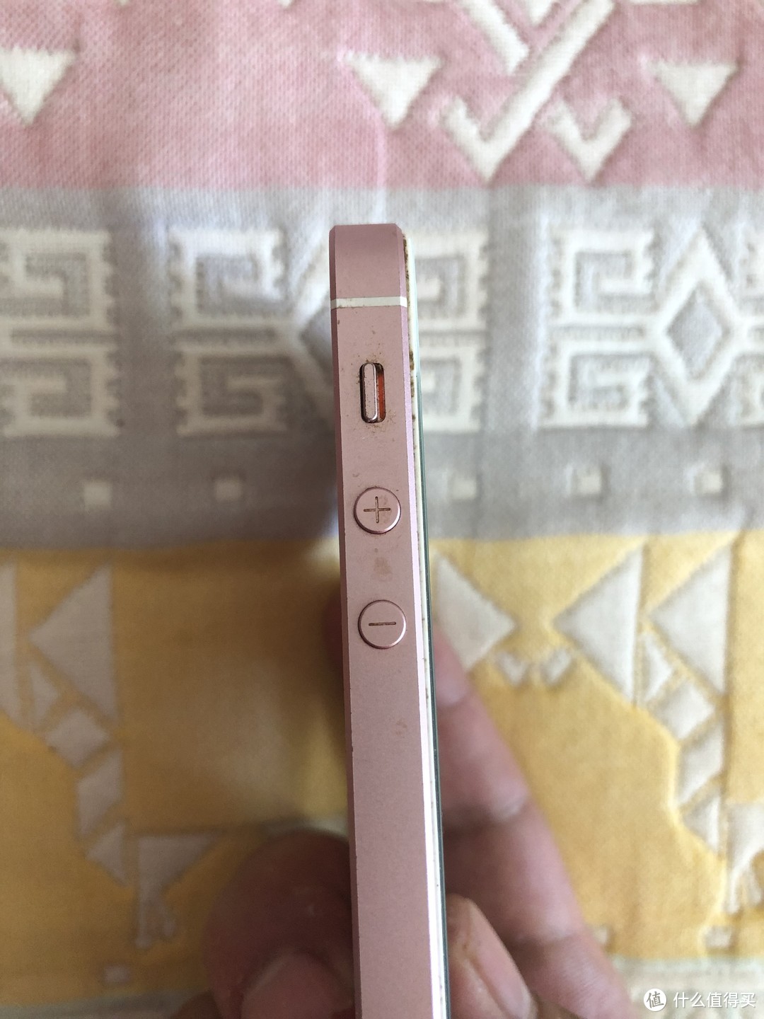 iPhone SE历时五年使用周期，不妨重拾经典款式，和值友共勉！