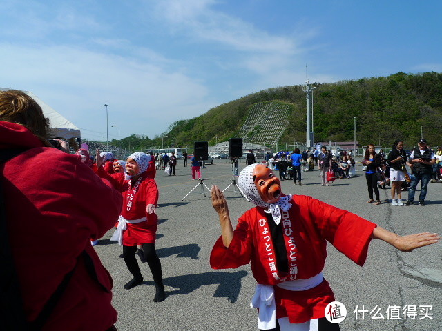 本地歌舞助兴