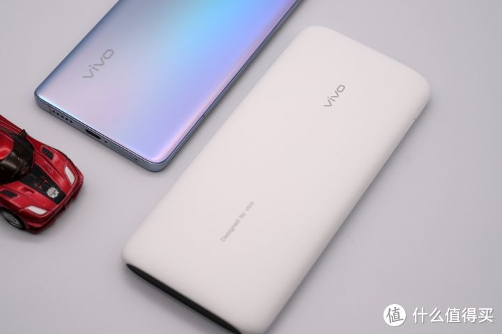 vivo 20W快充移动电源：轻薄便携，出行闪充好帮手