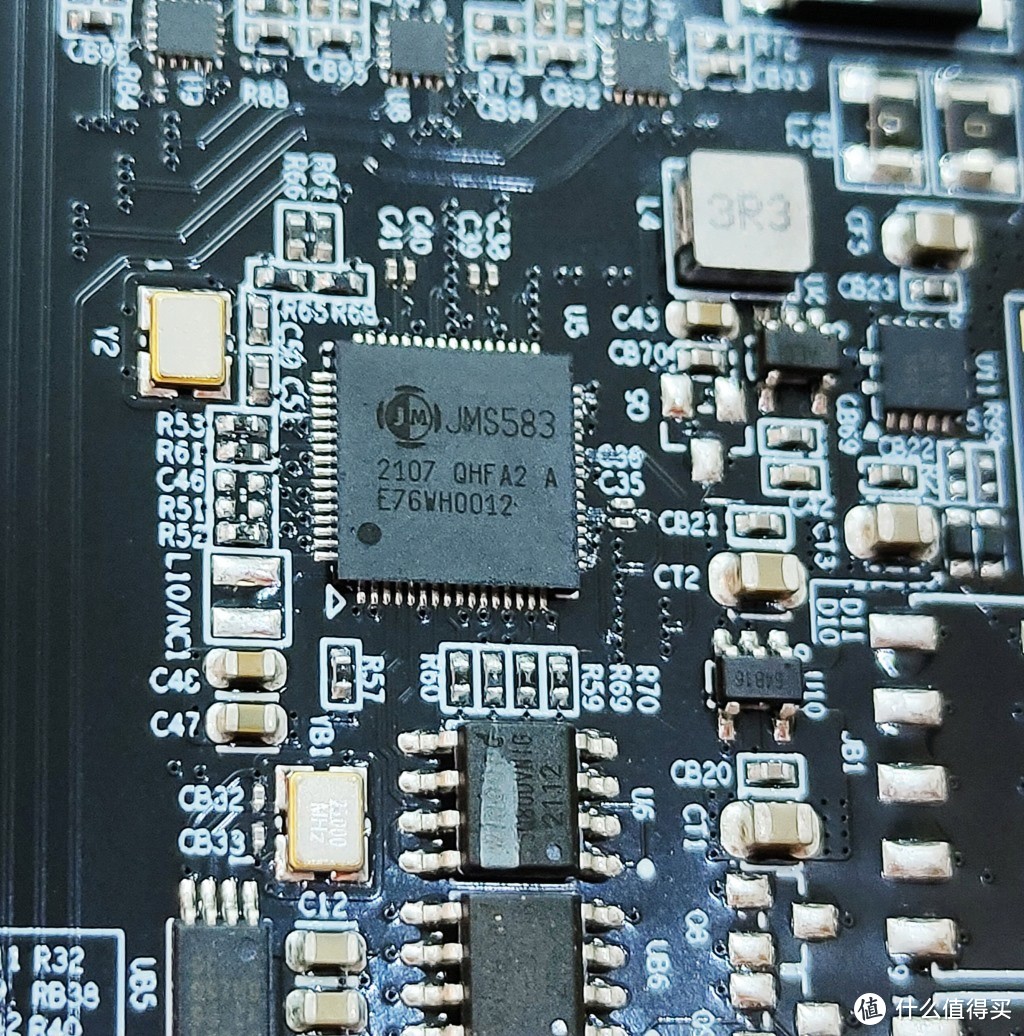 Samsung PM9A1 GEN4 SSD用USB 4硬盘盒在雷电3和雷电4下速率能到多少？
