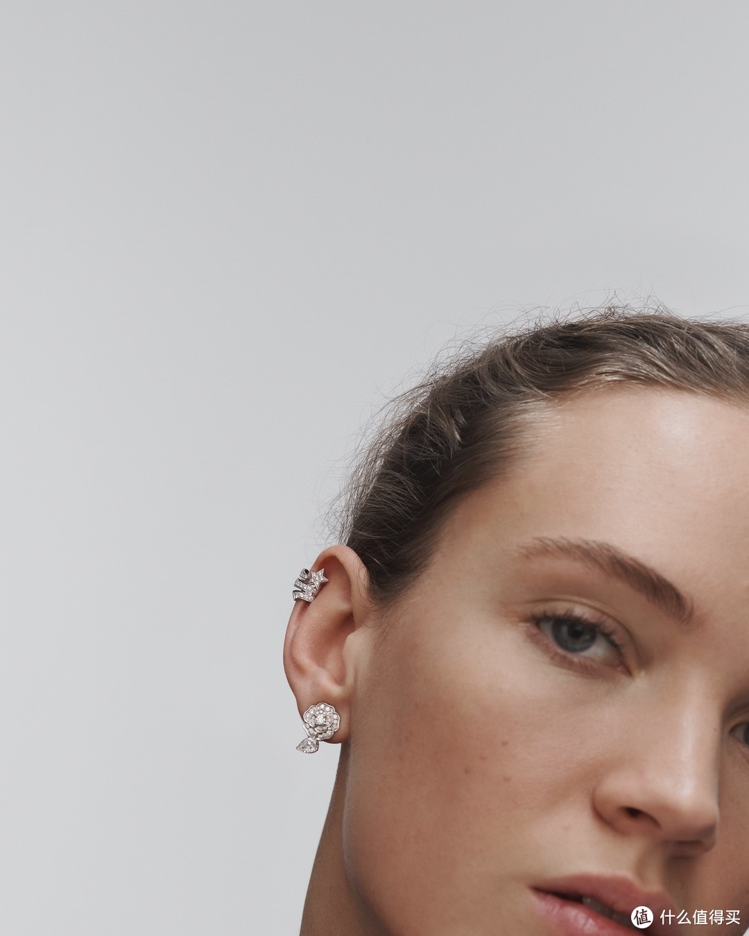 「风尚」耳环的5种时髦戴法，满满“甜酷”风，造型不单调