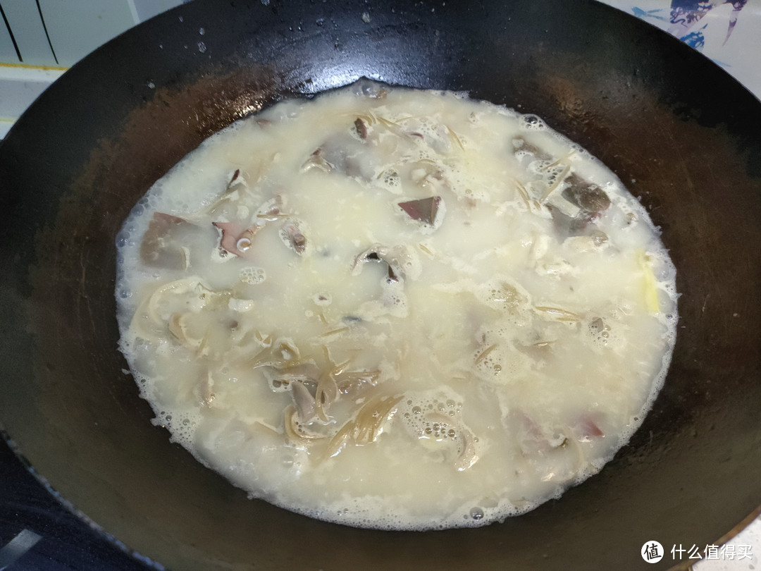 做羊杂汤，羊杂别直接下锅煮，多加一步，汤白如奶、鲜美无膻味