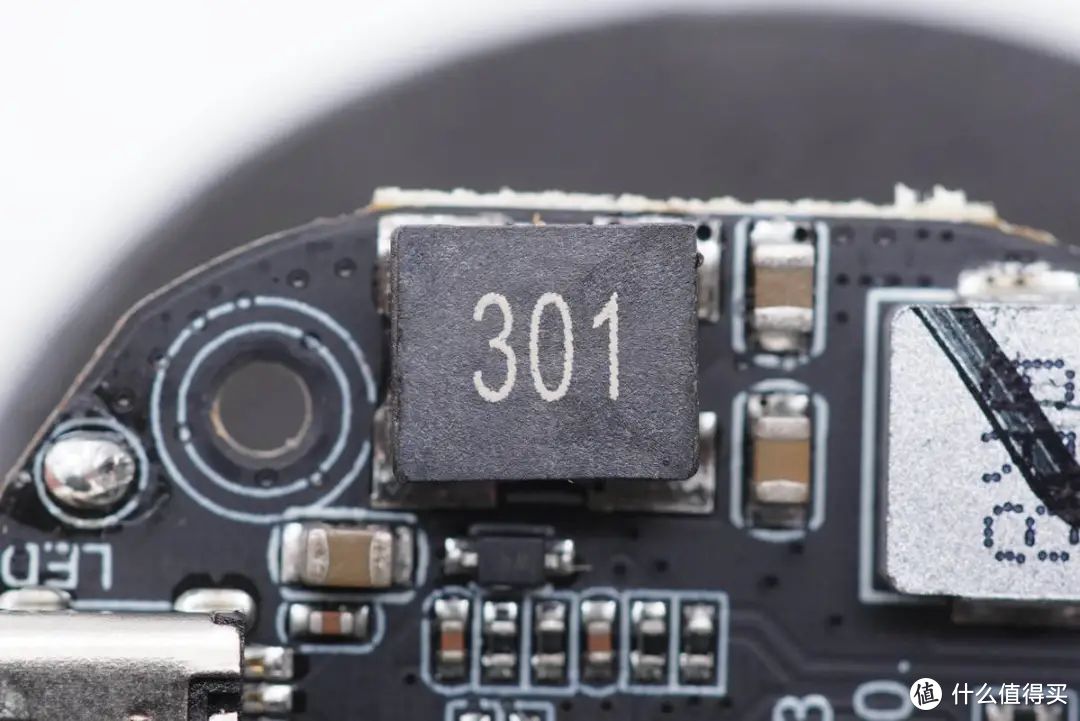 努比亚推出车载磁吸无线充PA0402，iPhone 13专用，拆解揭晓内部用料