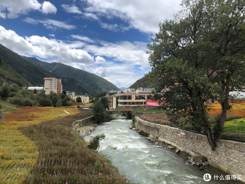 四姑娘山镇风景