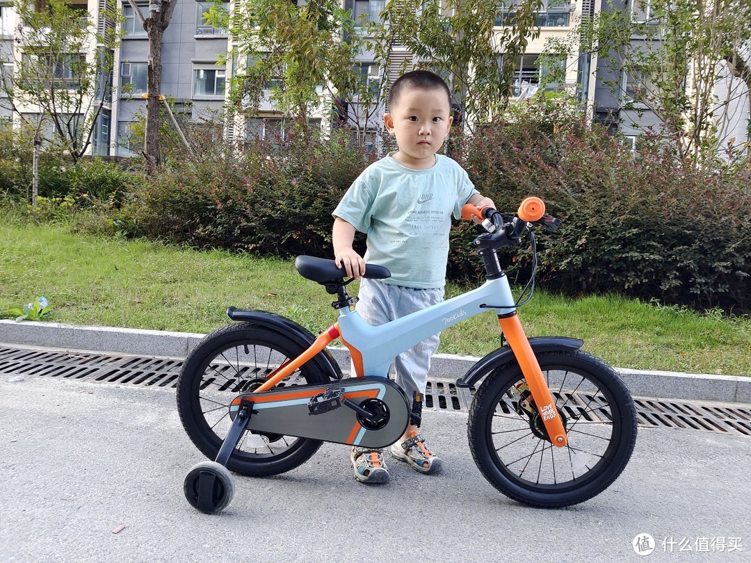 骑行不再成为负担，孩子使用更安全，柒小佰运动减震自行车体验