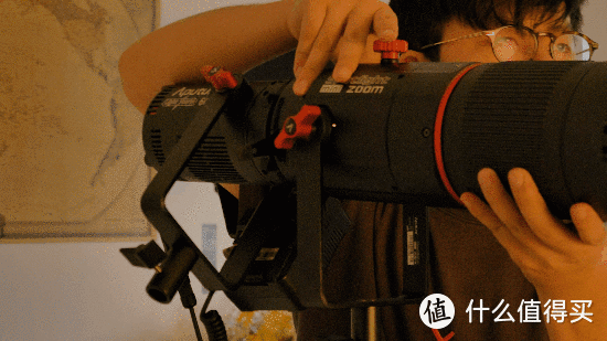 用好这个灯光道具，让摄影视频更好塑造光效 爱图仕Spotlight mini zoom束光筒