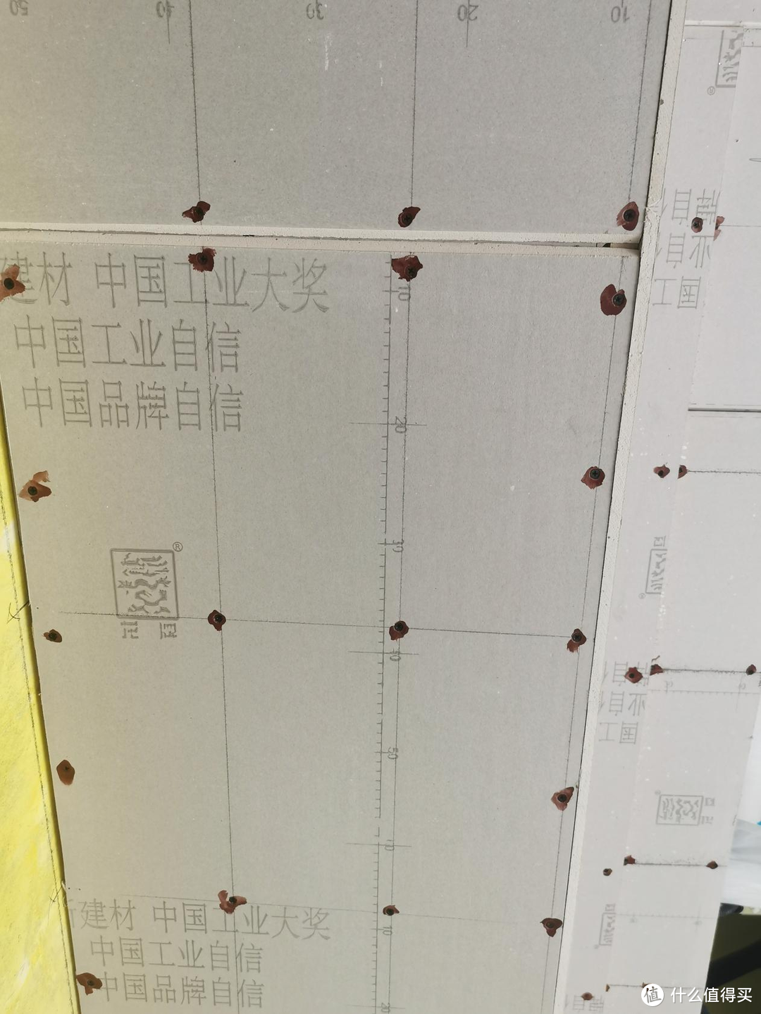 帮粉丝看临湖别墅350万装修，鱼竿已备好，以后可以去他家后院钓鱼咯