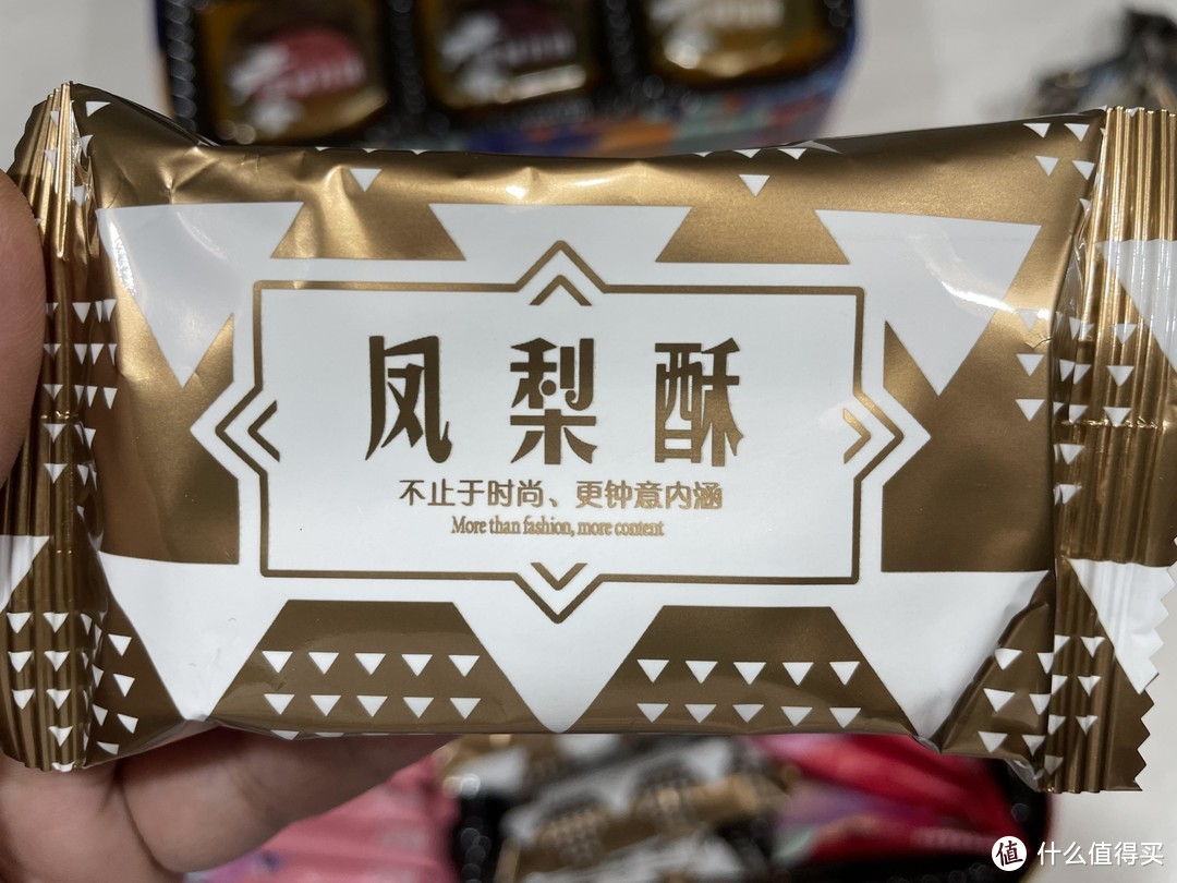 来，干了这一大盒子的热量炸弹——美诚港式月饼开箱分享