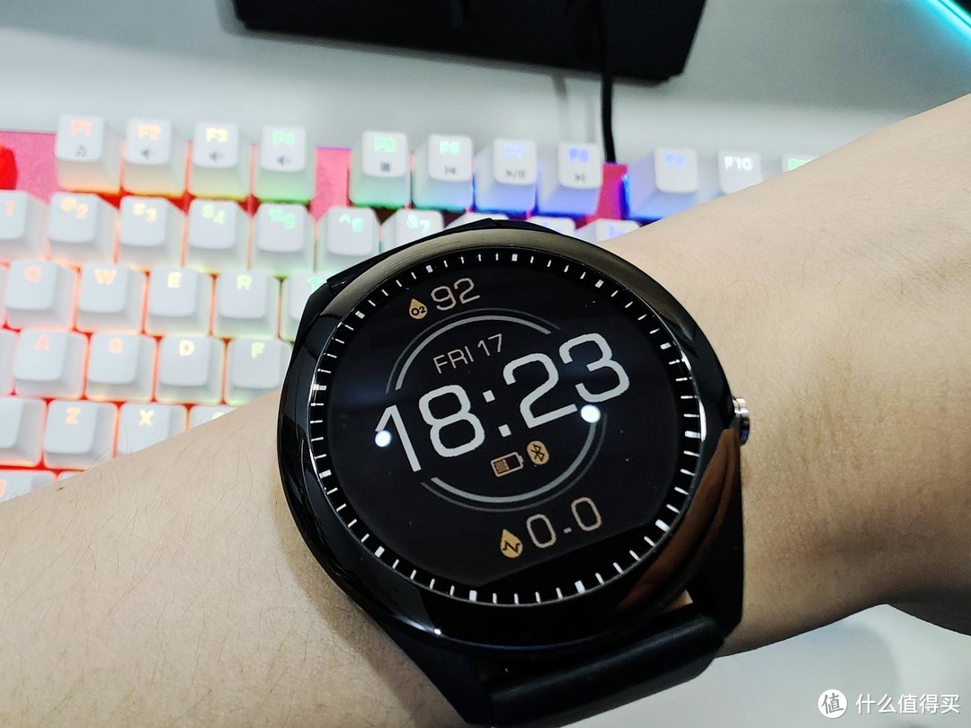 主打健康监测，兼顾续航和户外使用 - 华硕健康表2代 VivoWatch SP