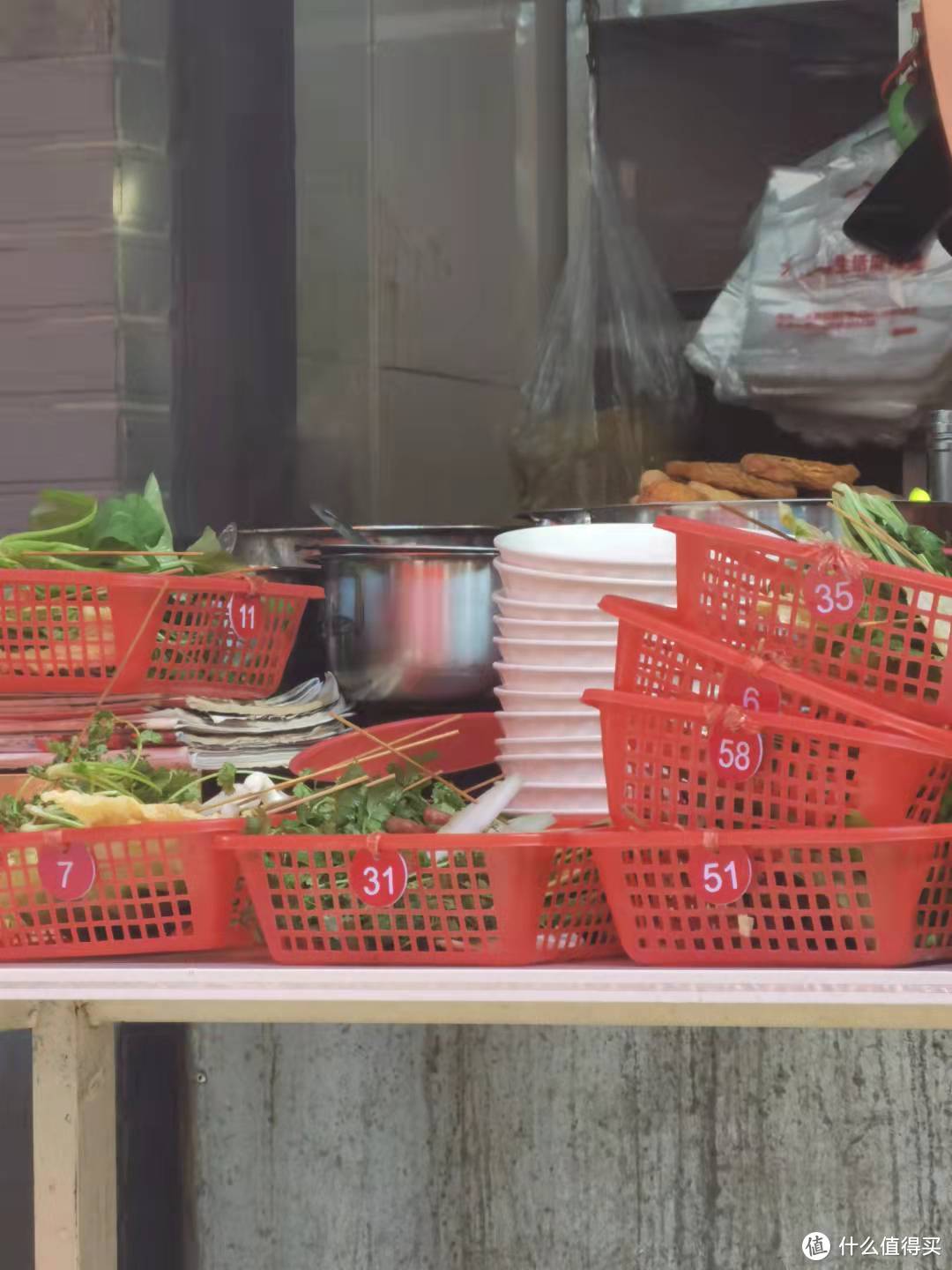 芜湖丨当地人也要排队吃的生活麻辣烫，加辣加甜酱是什么滋味？