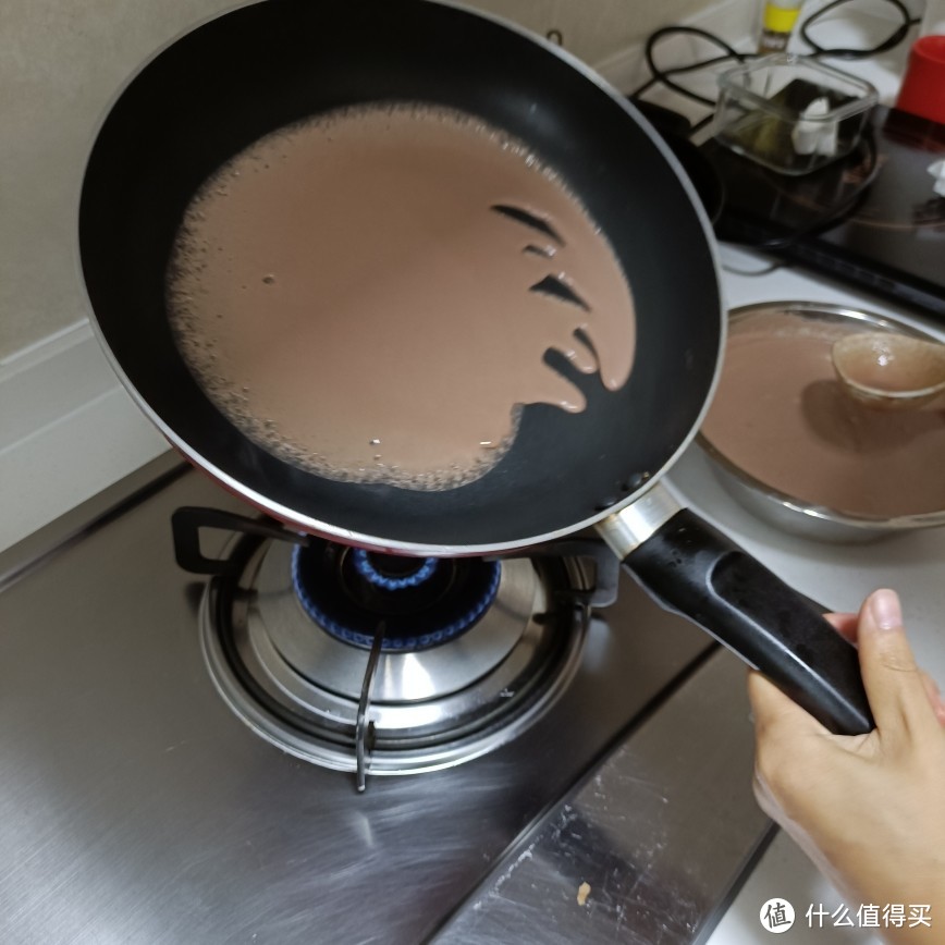 摇一下锅，铺满锅底