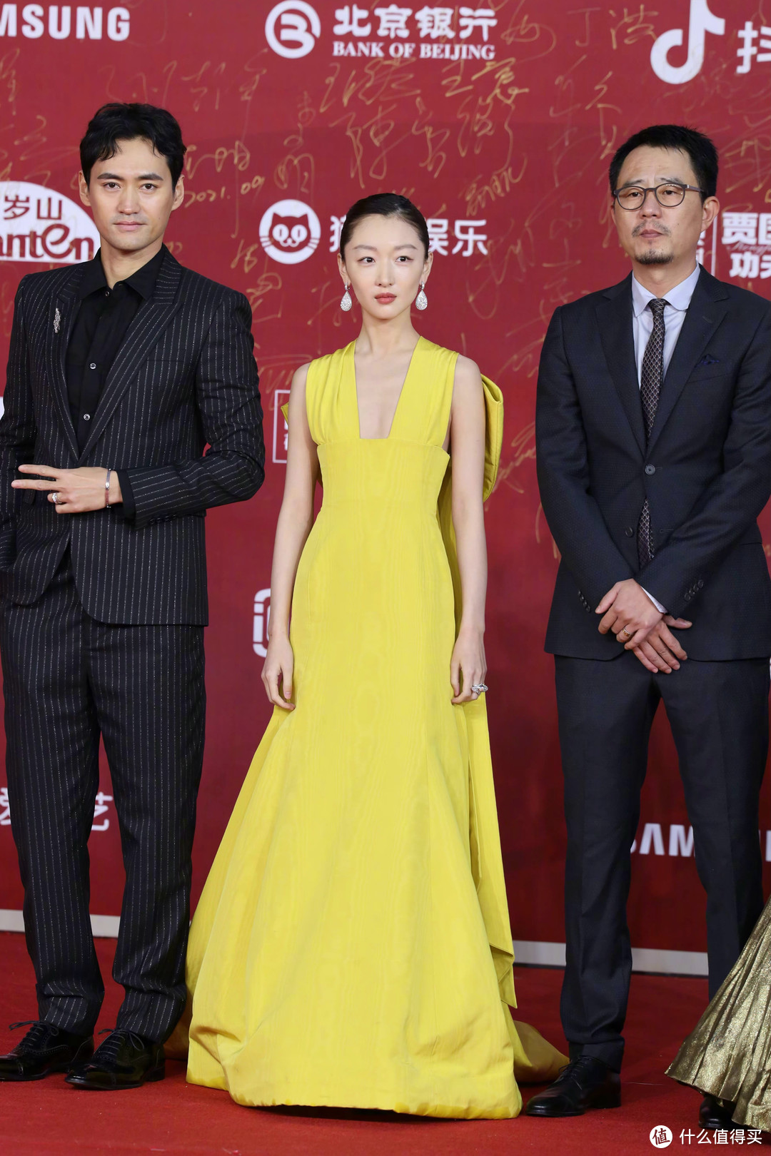 佟丽娅、Angelababy、周冬雨都来参赛了，今年北京电影节红毯谁更美？