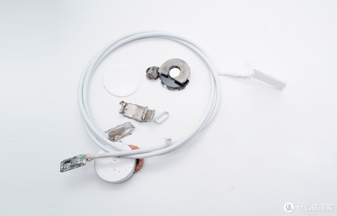 拆解报告：Apple Watch Series 7原装USB-C口磁吸充电器