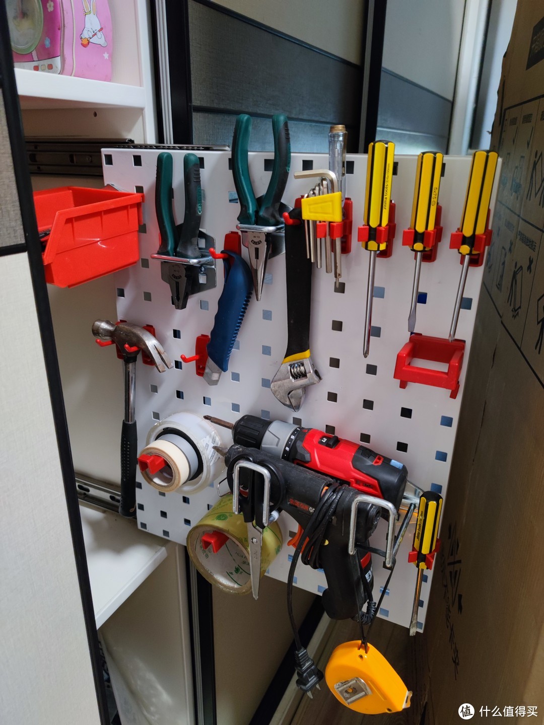 推拉式洞洞板工具收纳