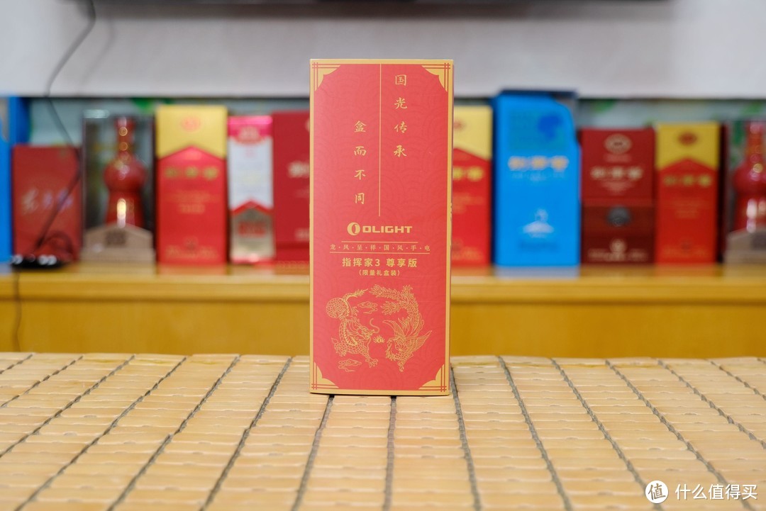 不止于手电-她更是一款精美的艺术品-傲雷指挥家3龙凤尊享版