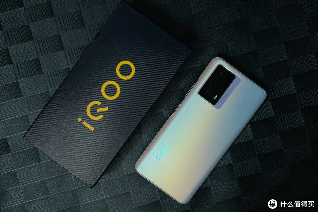 iQOO Z5首发测评：入门手机就不能不将就吗？