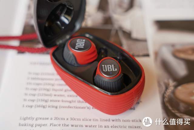 JBL X600 TWS：运动随行，持久畅享