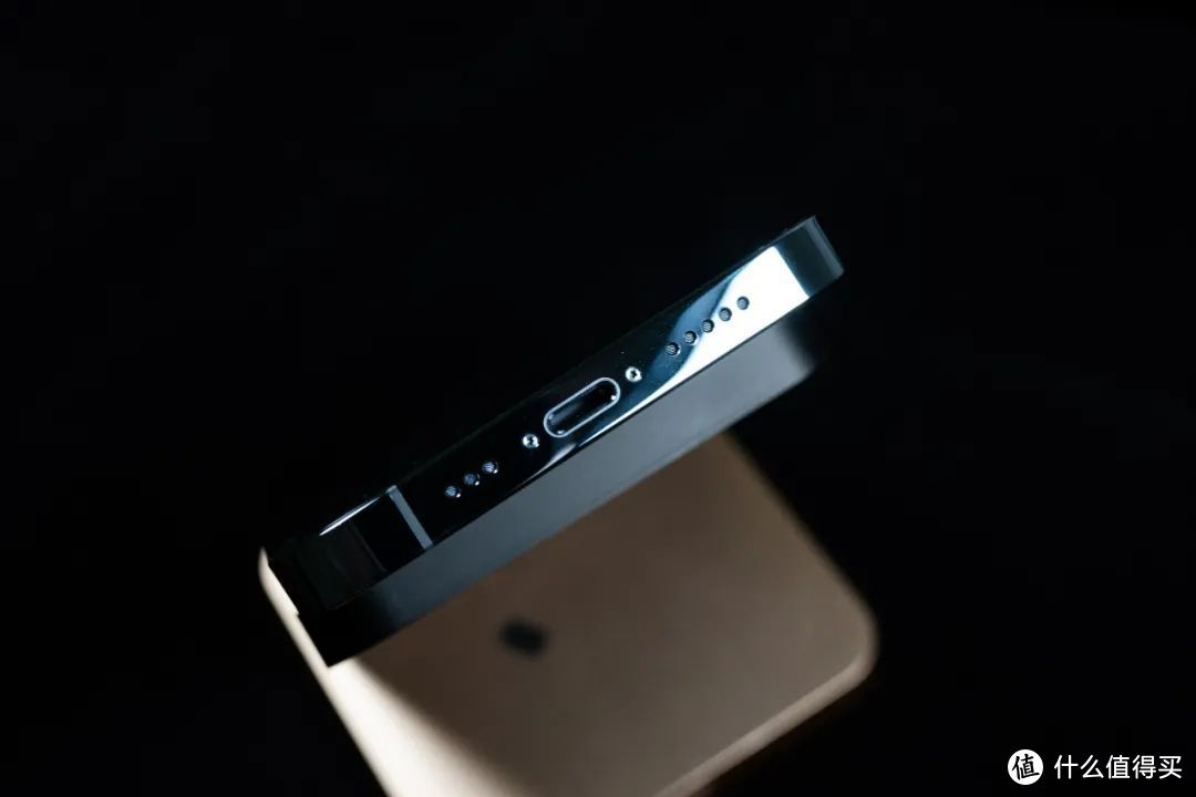十三香本香：iPhone 13 Pro 远峰蓝 简单开箱上手
