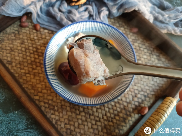 难忘的家常味—教你做一道鲜嫩多汁的水煮排骨，连汤汁都不剩！