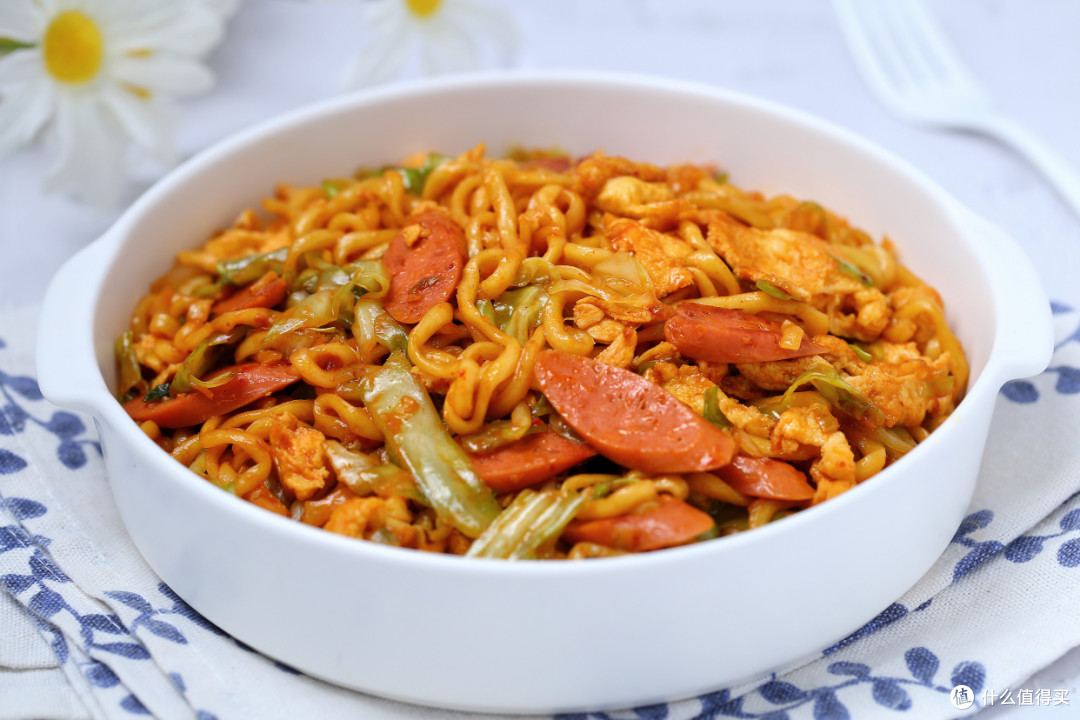 泡面也叫方便面,又称快餐面,杯面,速食面,即食面.