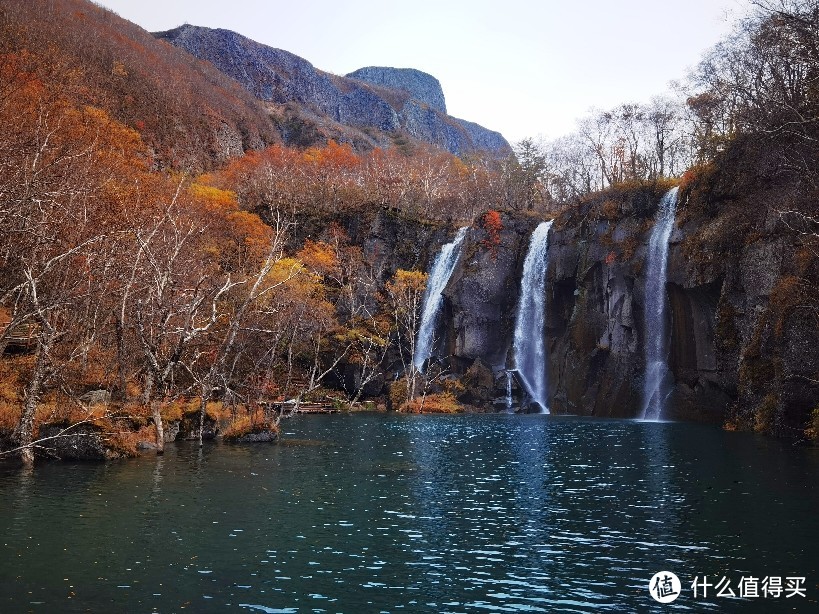 中秋的长白山，不仅有如镜般的天池，还有沉醉的秋景，五彩缤纷，如童话世界