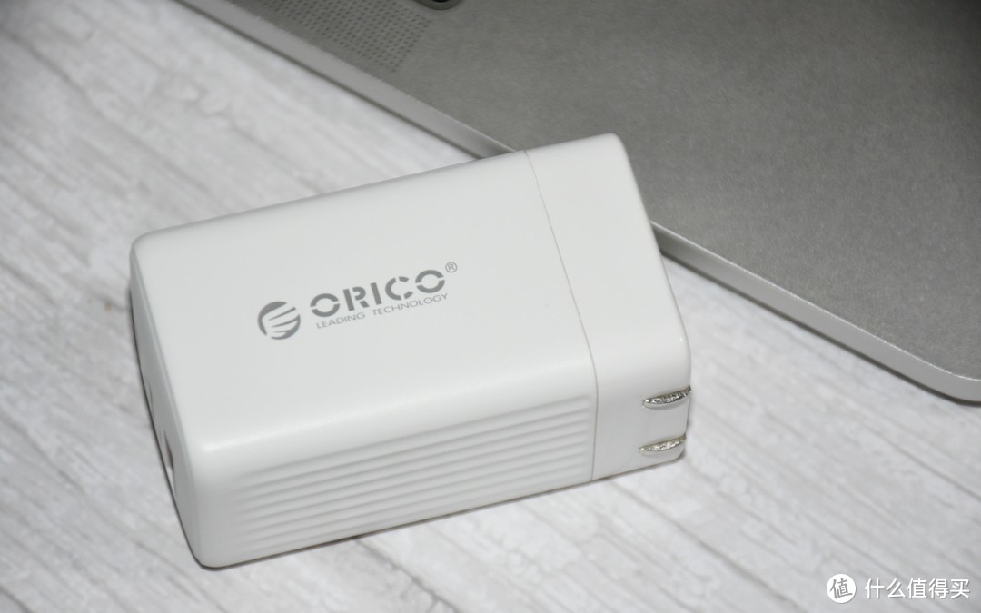 ORICO 65W氮化镓3口充电器上手后：我感到了小米120W充电器的重量