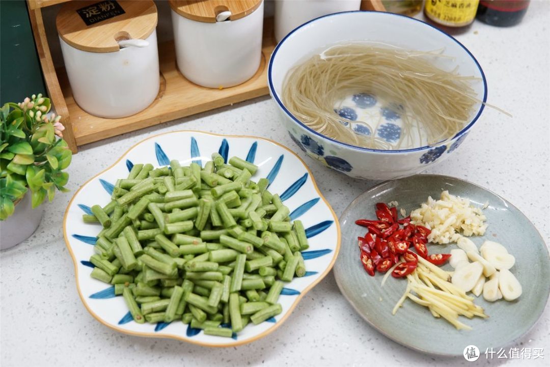 秋分过后，这蔬菜还有最后一茬，切碎搭配粉条炖一锅，香喷喷特下饭