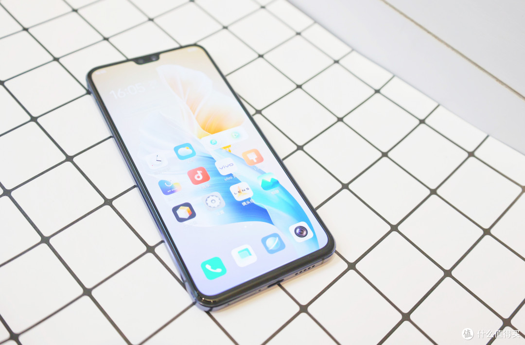 谁是自拍赢家vivos9手机评测不仅轻薄还带来更出众的自然美