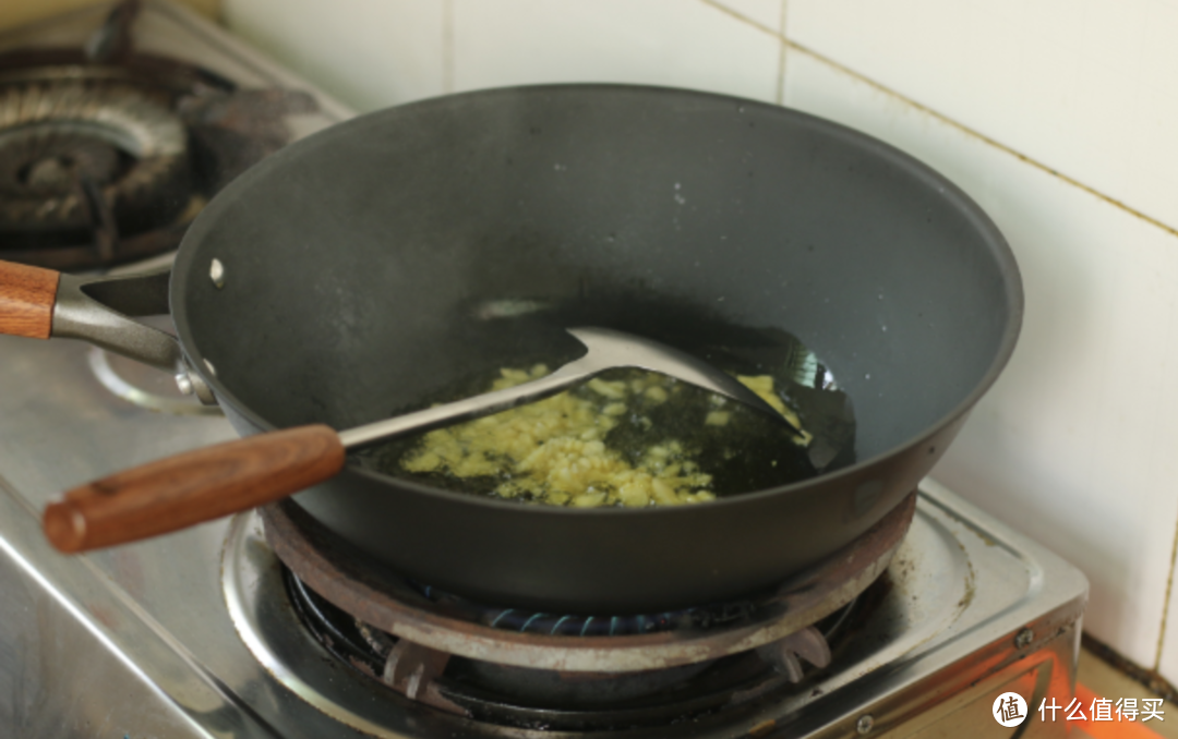 轻松提升烹饪效率，三禾室氮轻铁锅开箱体验
