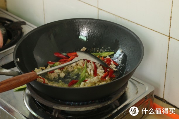 轻松提升烹饪效率，三禾室氮轻铁锅开箱体验