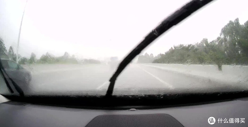 雨天上高速前，一定别忘了检查车上这几个地方，比平时更危险