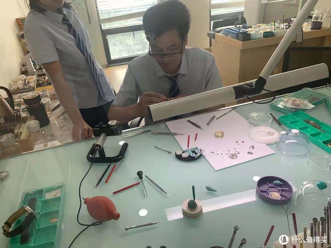 北京积家售后维修保养中心  自动手表到底需不需要摇表器