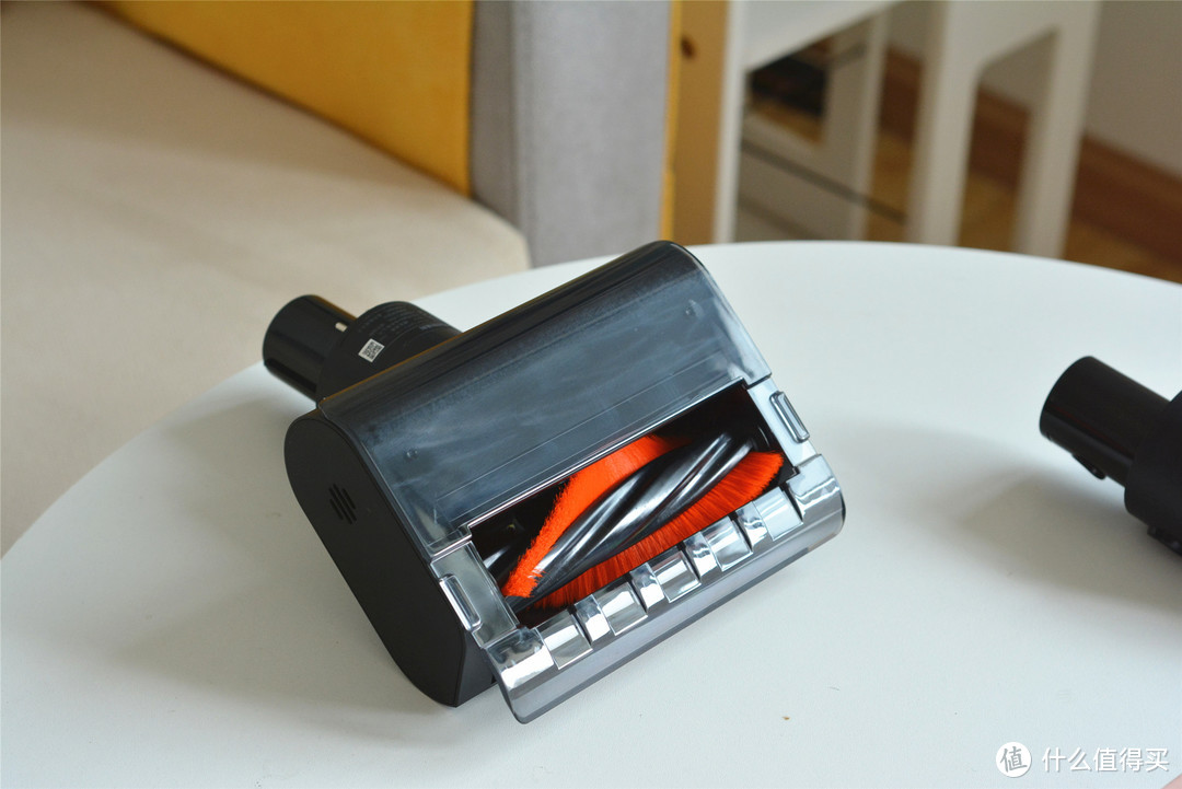 小米推出米家轻羽无线吸尘器：自带5种吸头配件，下血本用上了碳纤维材质