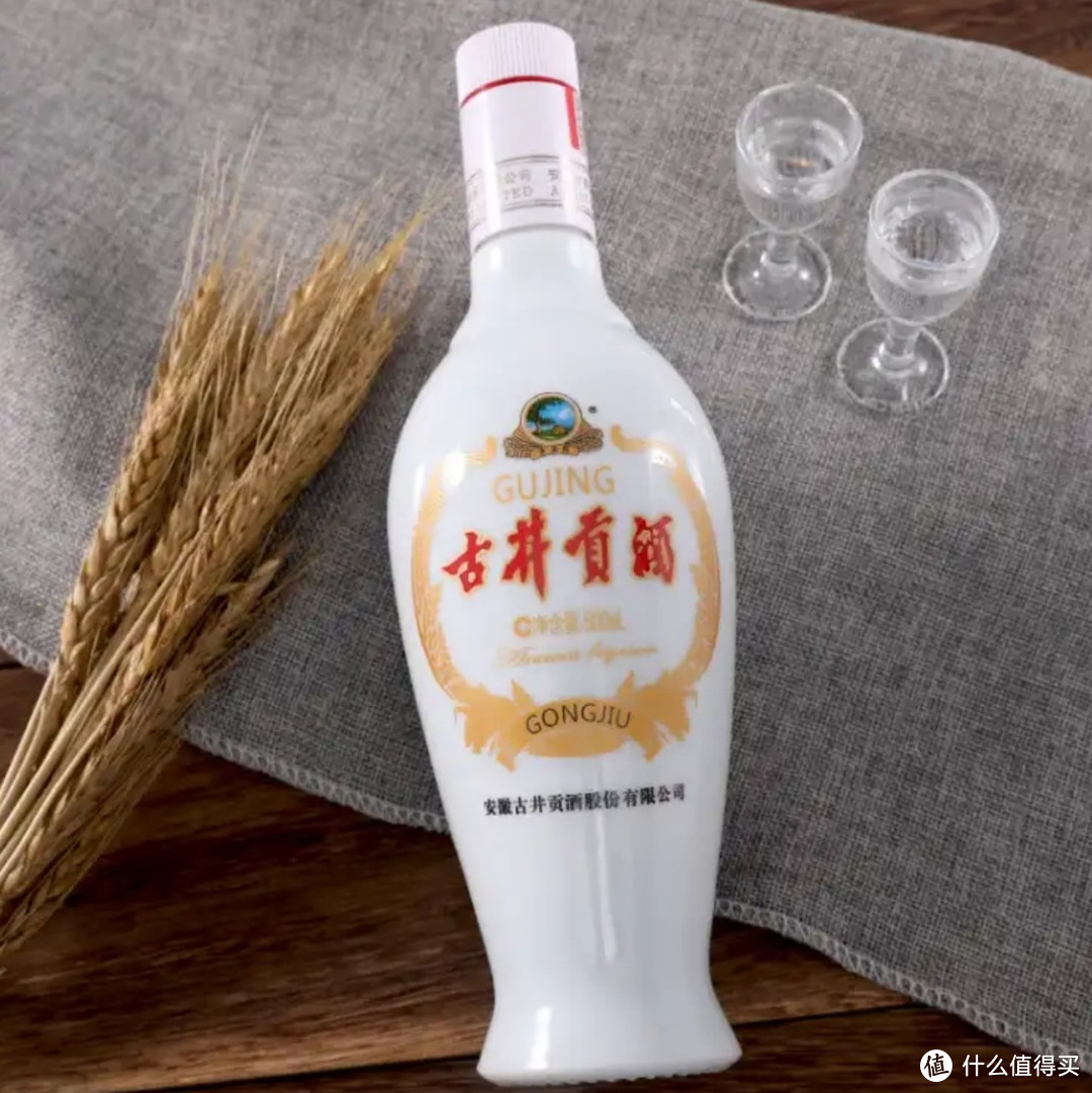 古井贡这一“瓷瓶白酒”，其实是100%纯粮食酒，可惜很多人看不上
