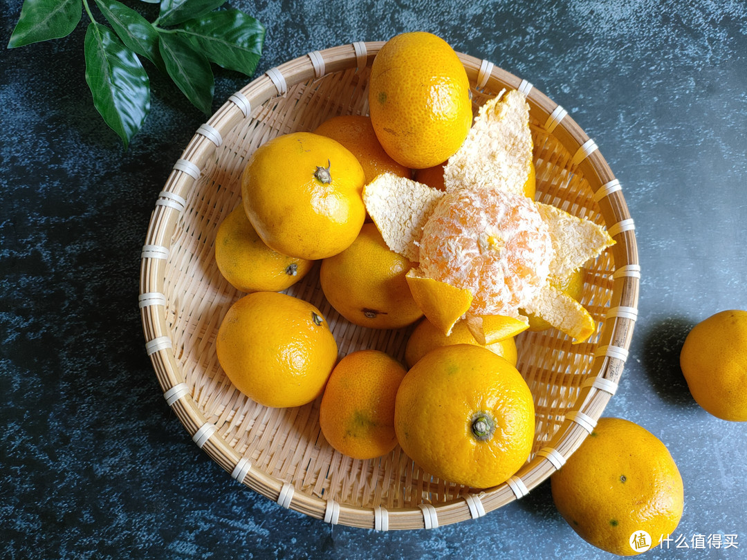 买橘子要挑“母的”，香甜又多汁，教你4个小技巧，一挑一个准