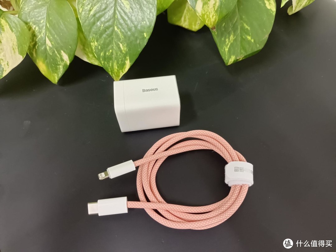 iPhone13必备：倍思30W超级硅充电器+USB-C to Lightning数据线体验